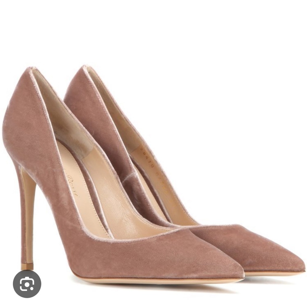 Gianvito rossi blush pink velvet pink heels size 40